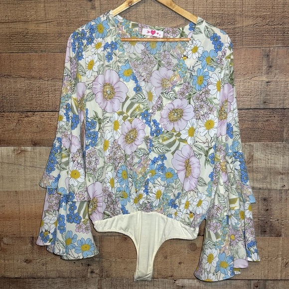 BUDDY LOVE Lilac/Blue Floral Cheyanne Bell Sleeve Bodysuit size Small - Picture 2 of 9